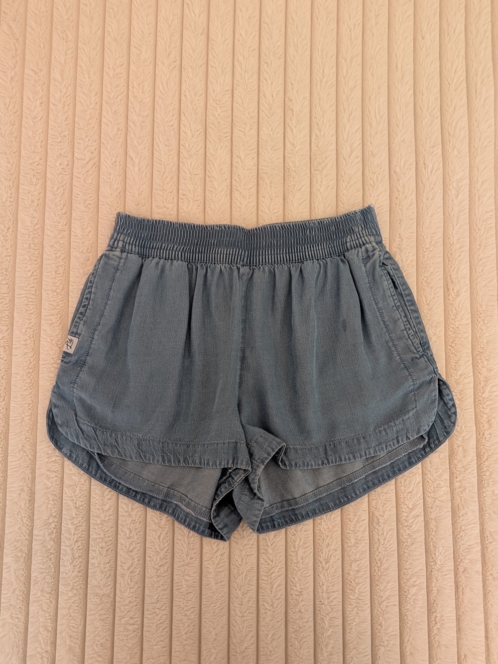 💜 3/$30 - TEAM LTD Blue Chambray Elastic Waist Dolphin Shorts
